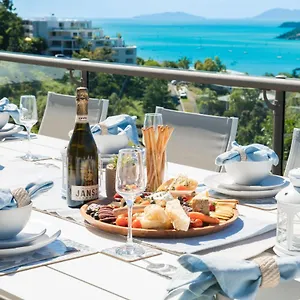 Seaview On Airlie Holiday home
